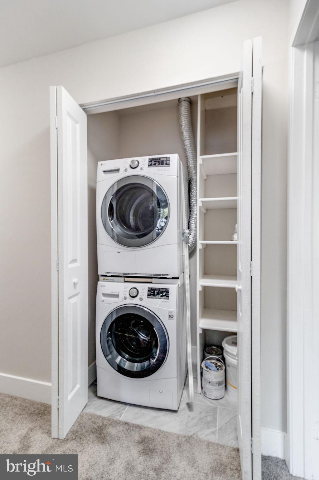 FARMINGDALE - Residential