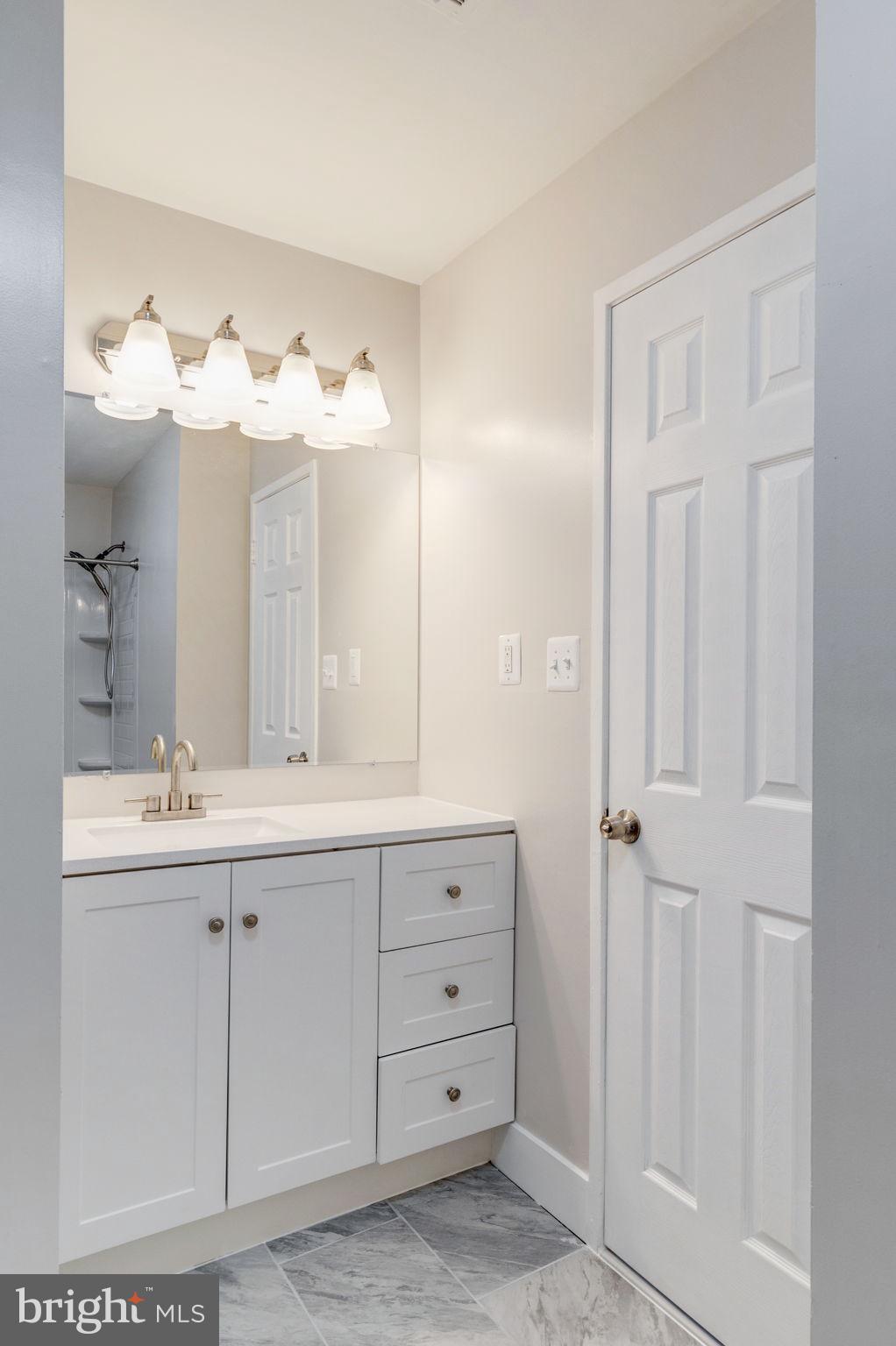 FARMINGDALE - Residential