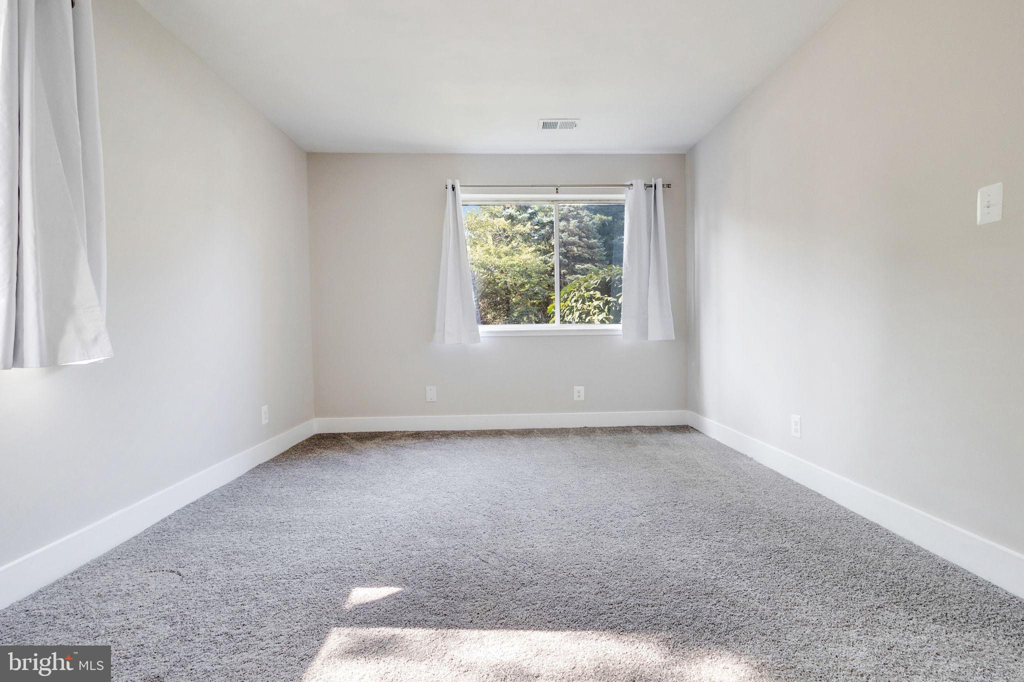 FARMINGDALE - Residential