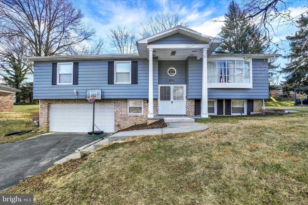 Photo of 1270 Glendale Road, YORK, PA 17403 (MLS # PAYK2095588)
