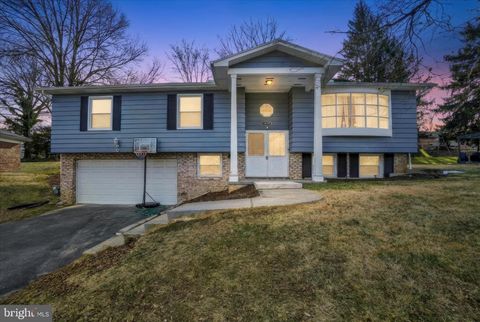 Photo of 1270 Glendale Road, YORK, PA 17403 (MLS # PAYK2095588)