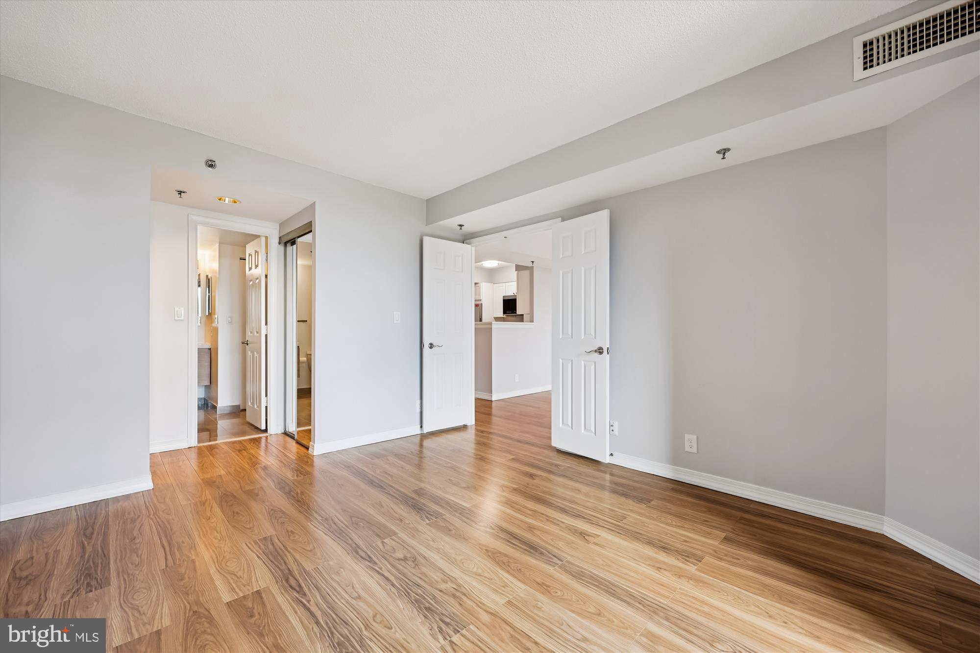 THE WISCONSIN - Residential Lease