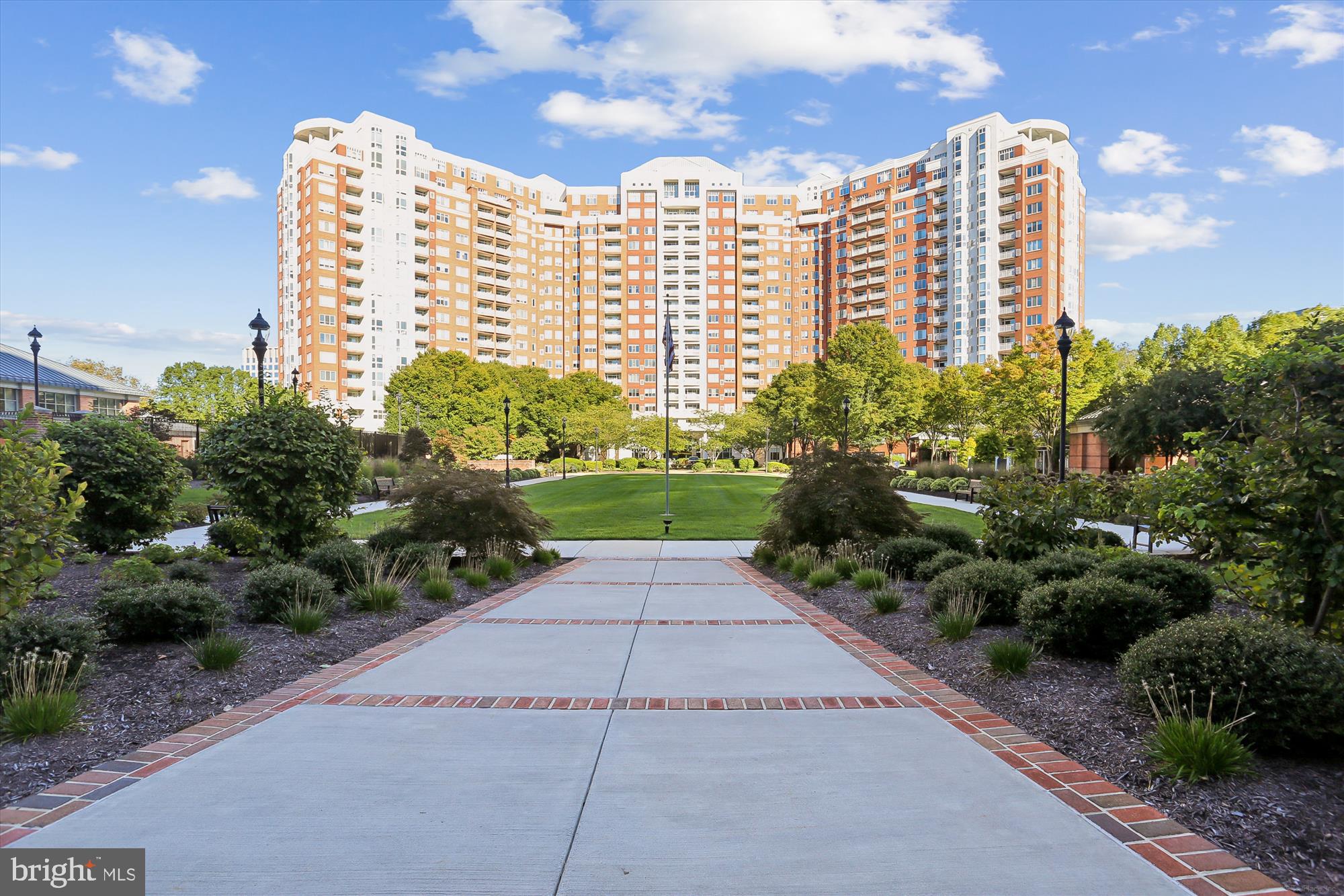 THE WISCONSIN - Residential Lease