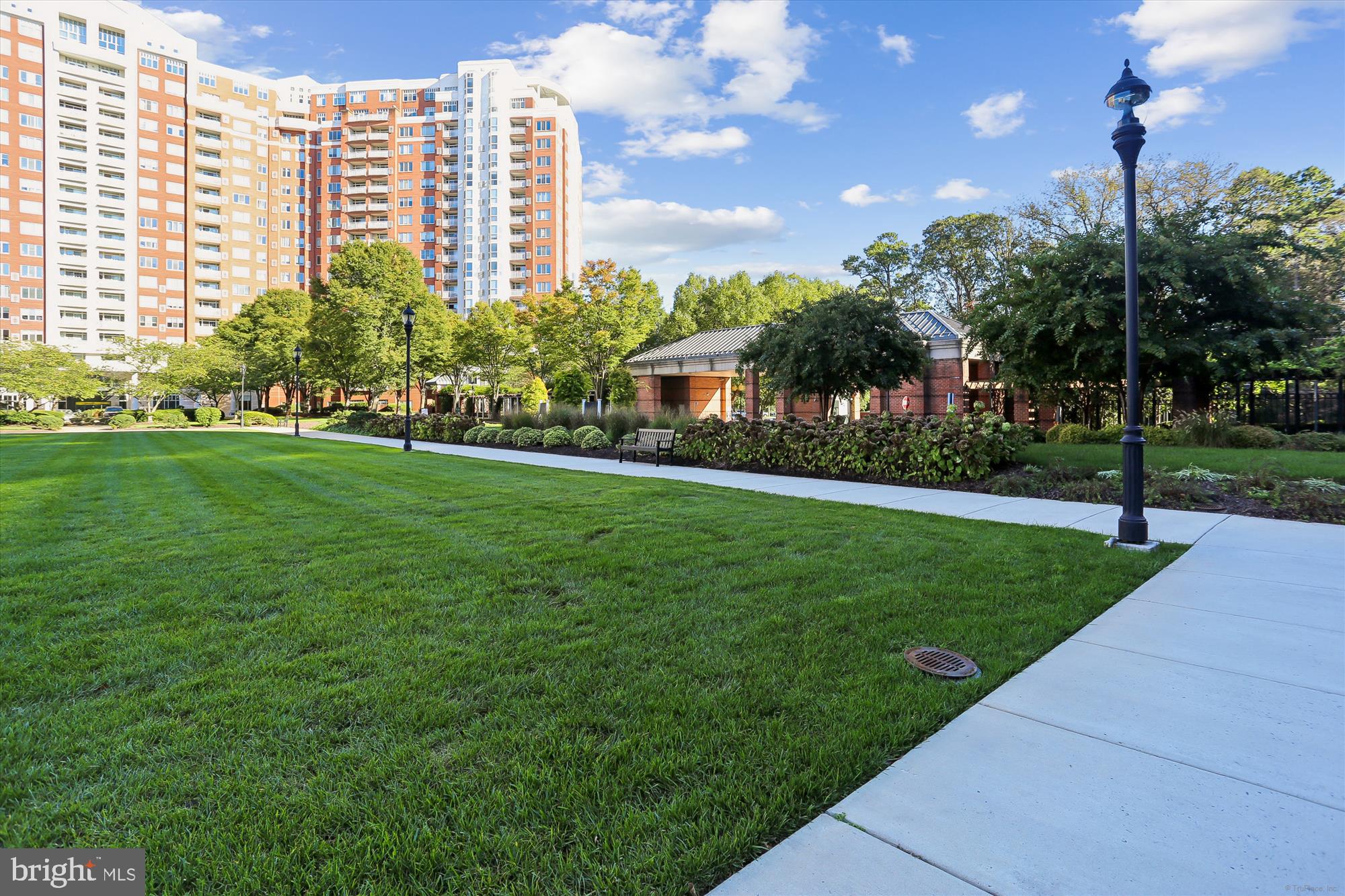 THE WISCONSIN - Residential Lease