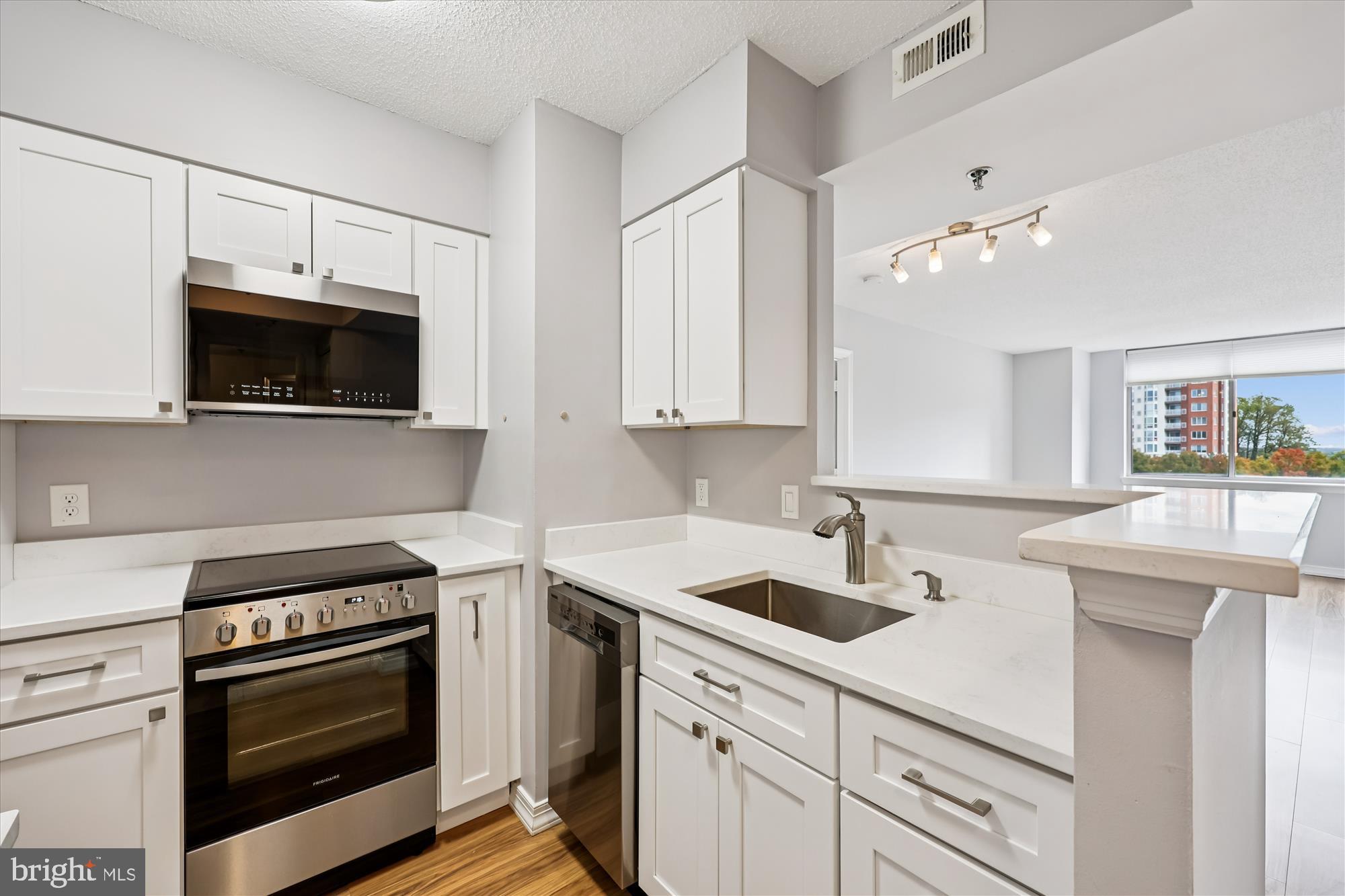 THE WISCONSIN - Residential Lease