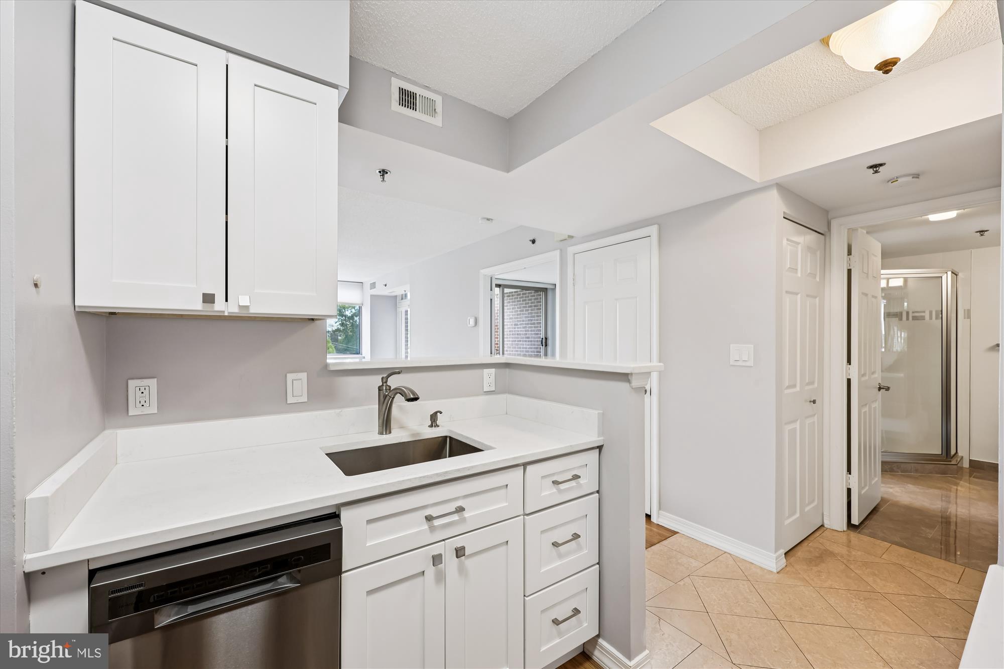 THE WISCONSIN - Residential Lease