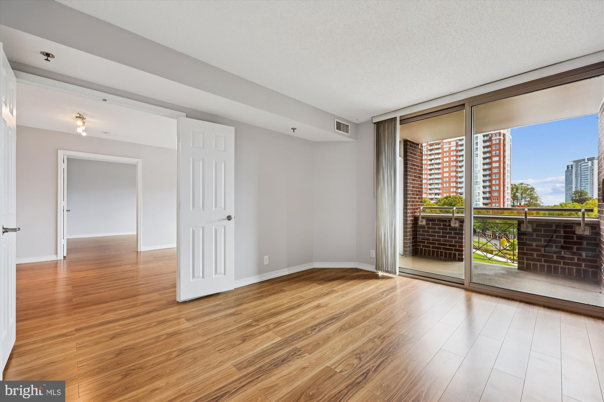 THE WISCONSIN - Residential Lease