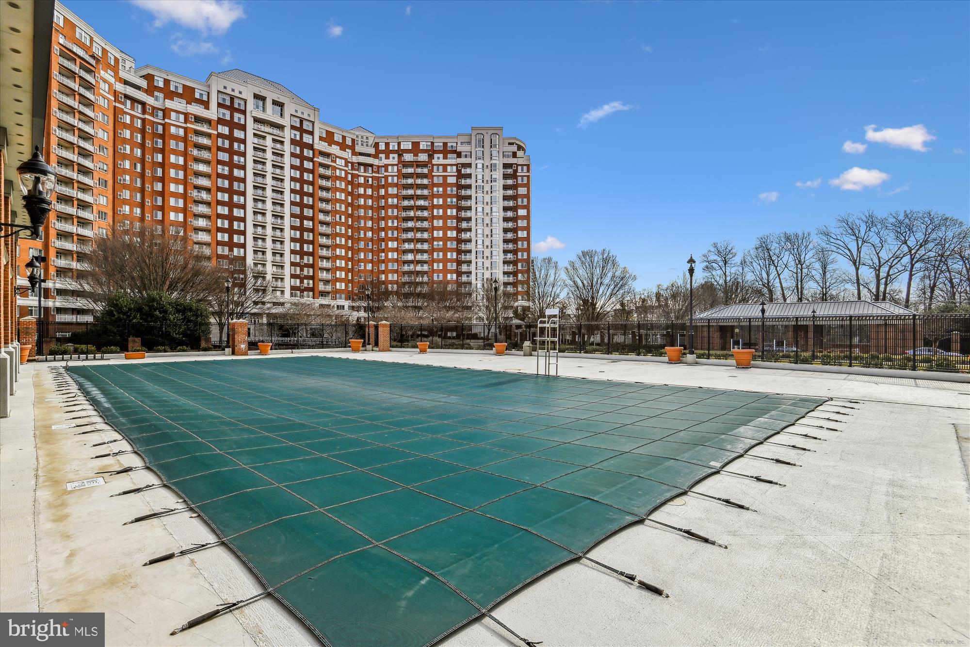 THE WISCONSIN - Residential Lease