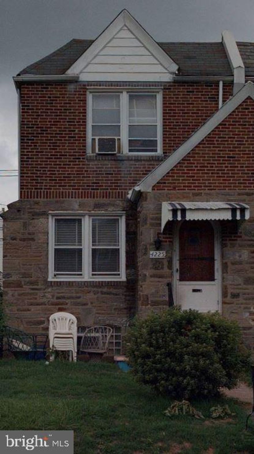 Welcome to this spacious and well-maintained 3-bedroom, 2-bathroom single-family home located on the desirable Sheffield Avenue. Ideal for families or professionals, this home offers a comfortable living space with plenty of room for everyone. With a steady rental income stream, this property is ideal for investors looking to expand their rental portfolio in a sought-after neighborhood.

NOTE: The property will be sold in AS-IS condition. The buyer is responsible for U&O.