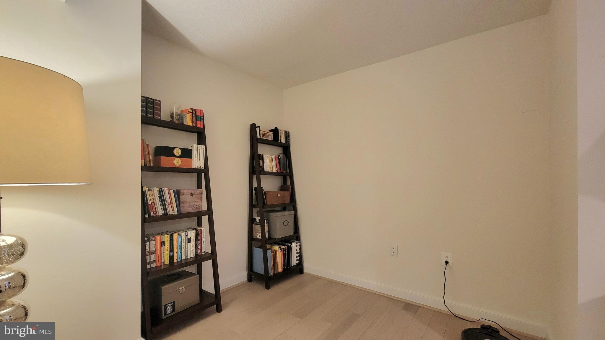 MIDTOWN ALEXANDRIA STATION CONDOMINIUM - Residential Lease