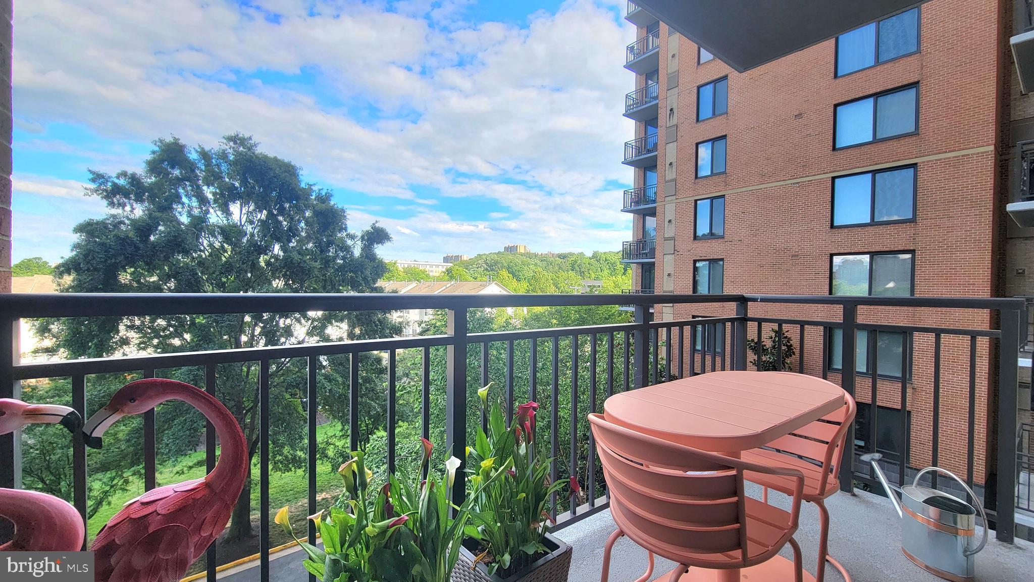 MIDTOWN ALEXANDRIA STATION CONDOMINIUM - Residential Lease