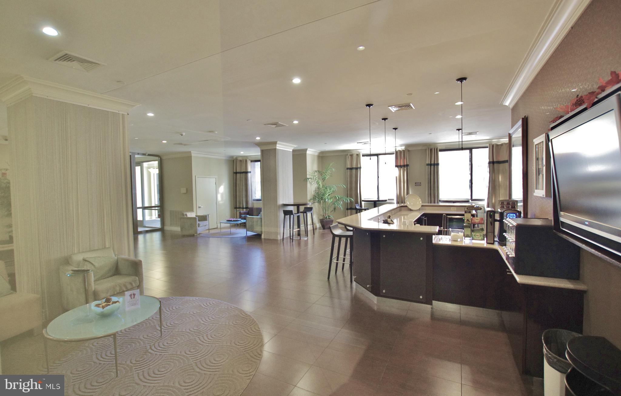 MIDTOWN ALEXANDRIA STATION CONDOMINIUM - Residential Lease