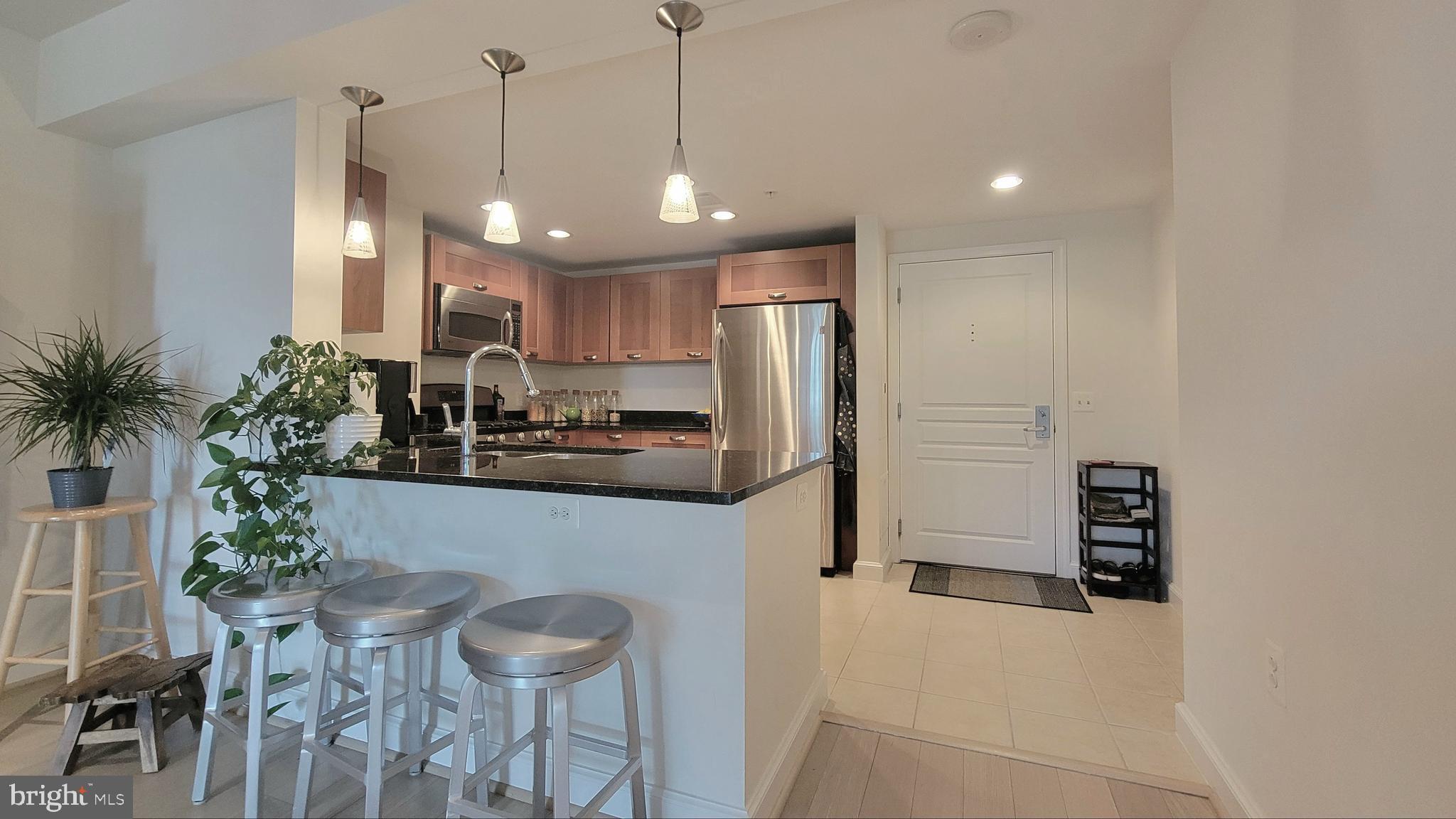 MIDTOWN ALEXANDRIA STATION CONDOMINIUM - Residential Lease