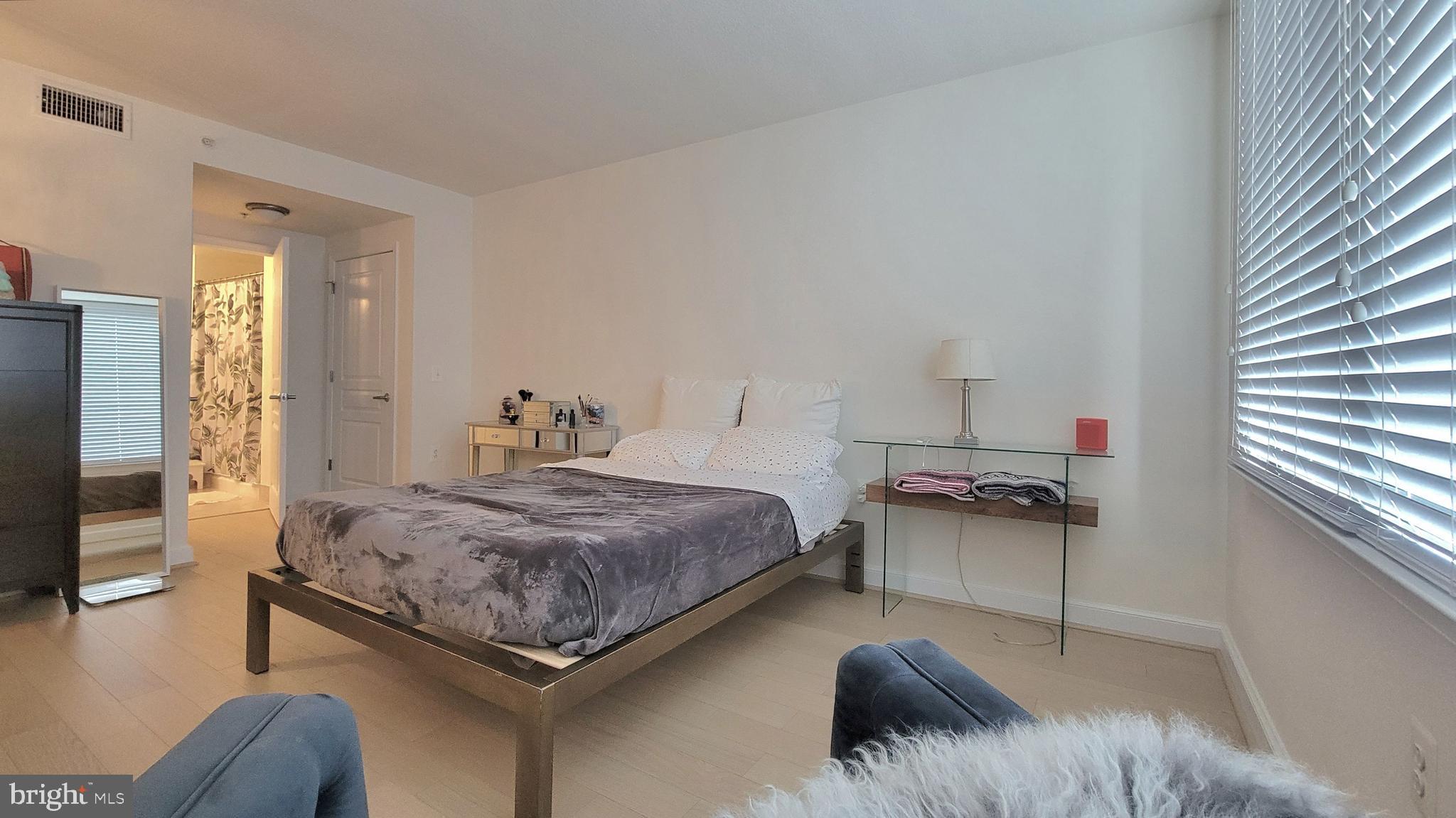 MIDTOWN ALEXANDRIA STATION CONDOMINIUM - Residential Lease