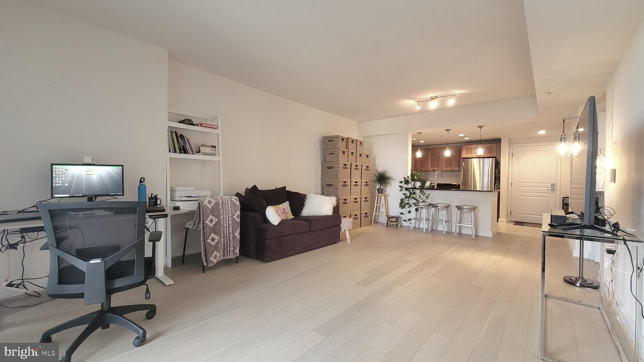 MIDTOWN ALEXANDRIA STATION CONDOMINIUM - Residential Lease