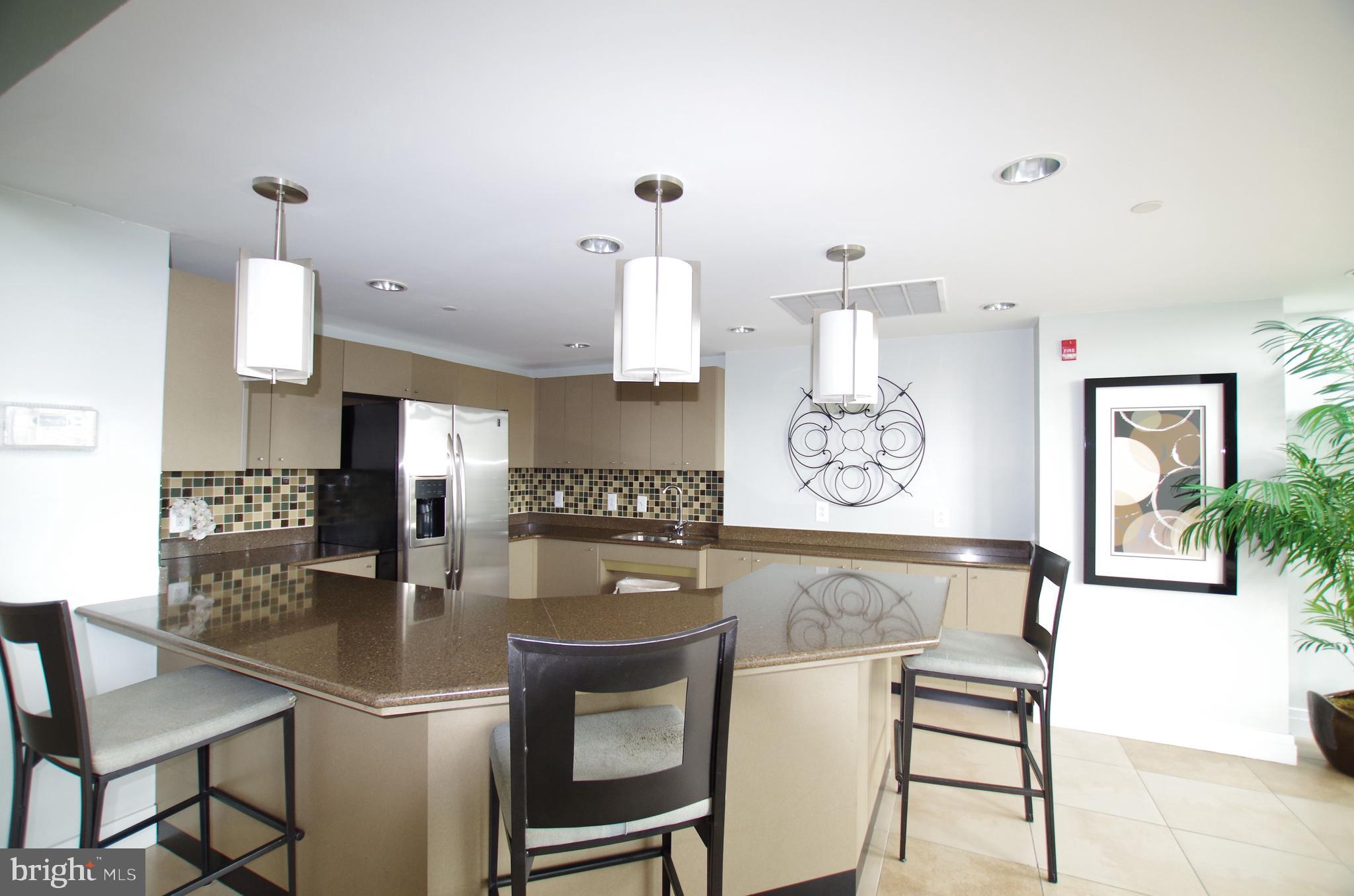 MIDTOWN ALEXANDRIA STATION CONDOMINIUM - Residential Lease