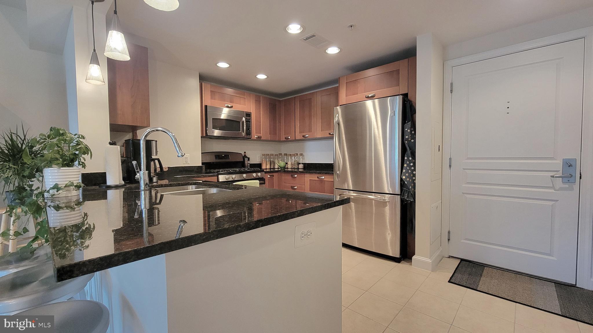 MIDTOWN ALEXANDRIA STATION CONDOMINIUM - Residential Lease