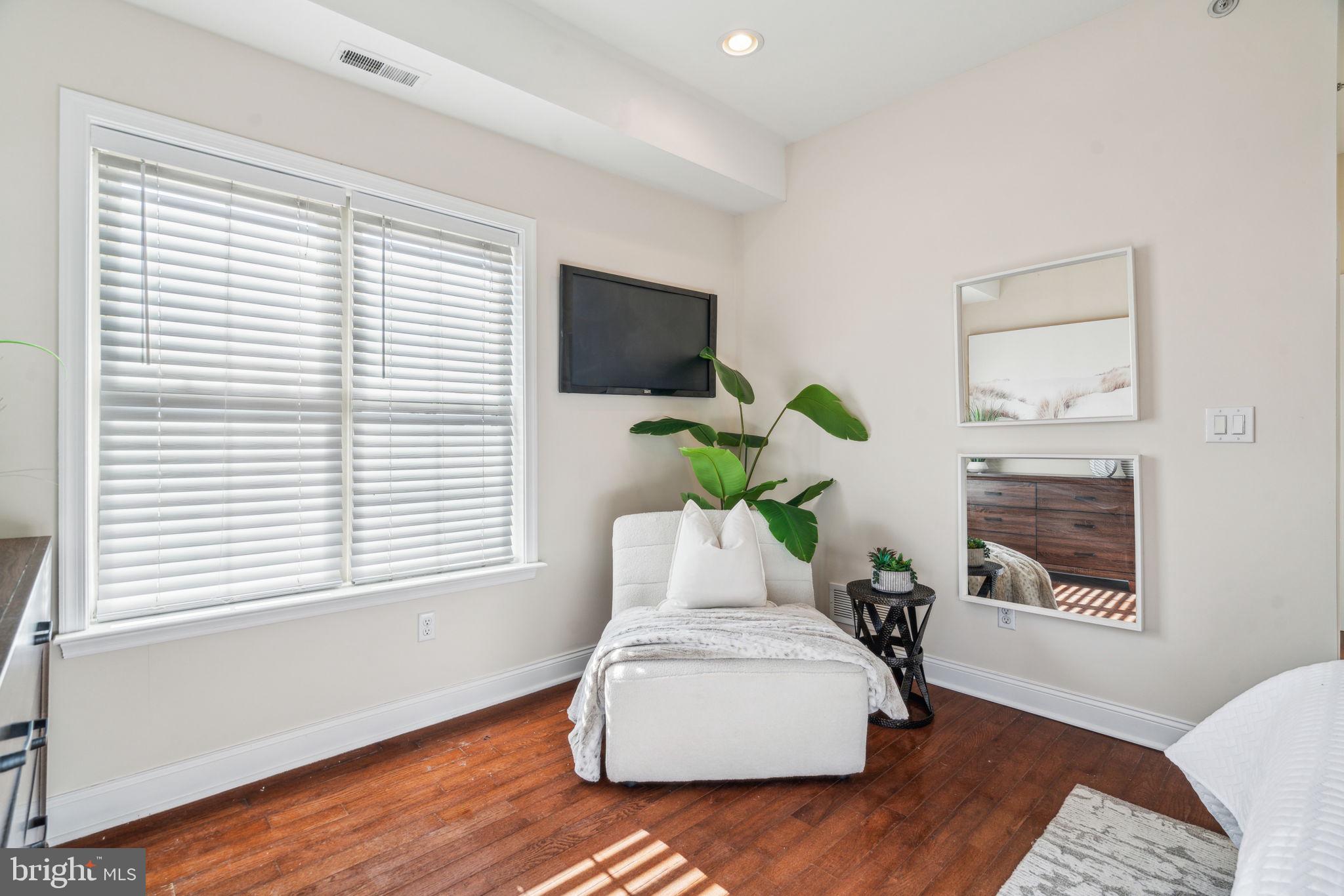 GRADUATE HOSPITAL - Residential