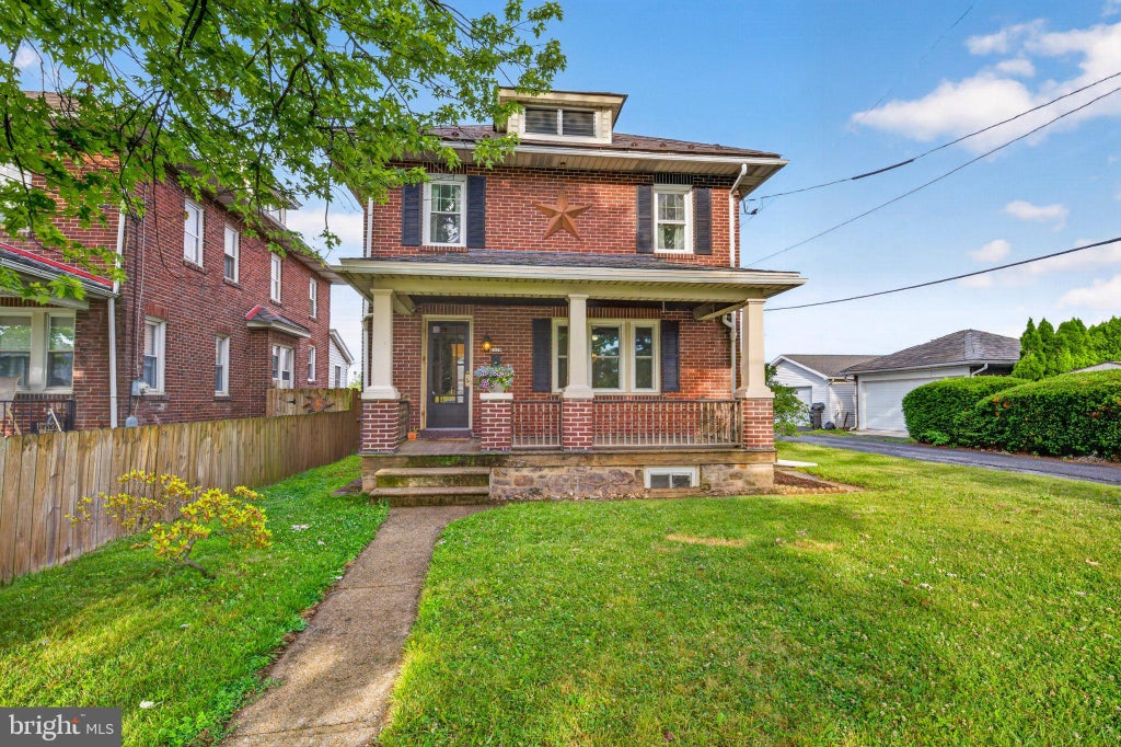 Photo of 1118 Minsi Trail Street, BETHLEHEM, PA 18018 (MLS # PANH2010196)
