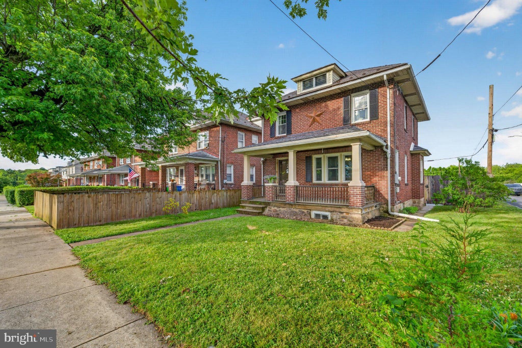 Photo of 1118 Minsi Trail Street, BETHLEHEM, PA 18018 (MLS # PANH2010196)