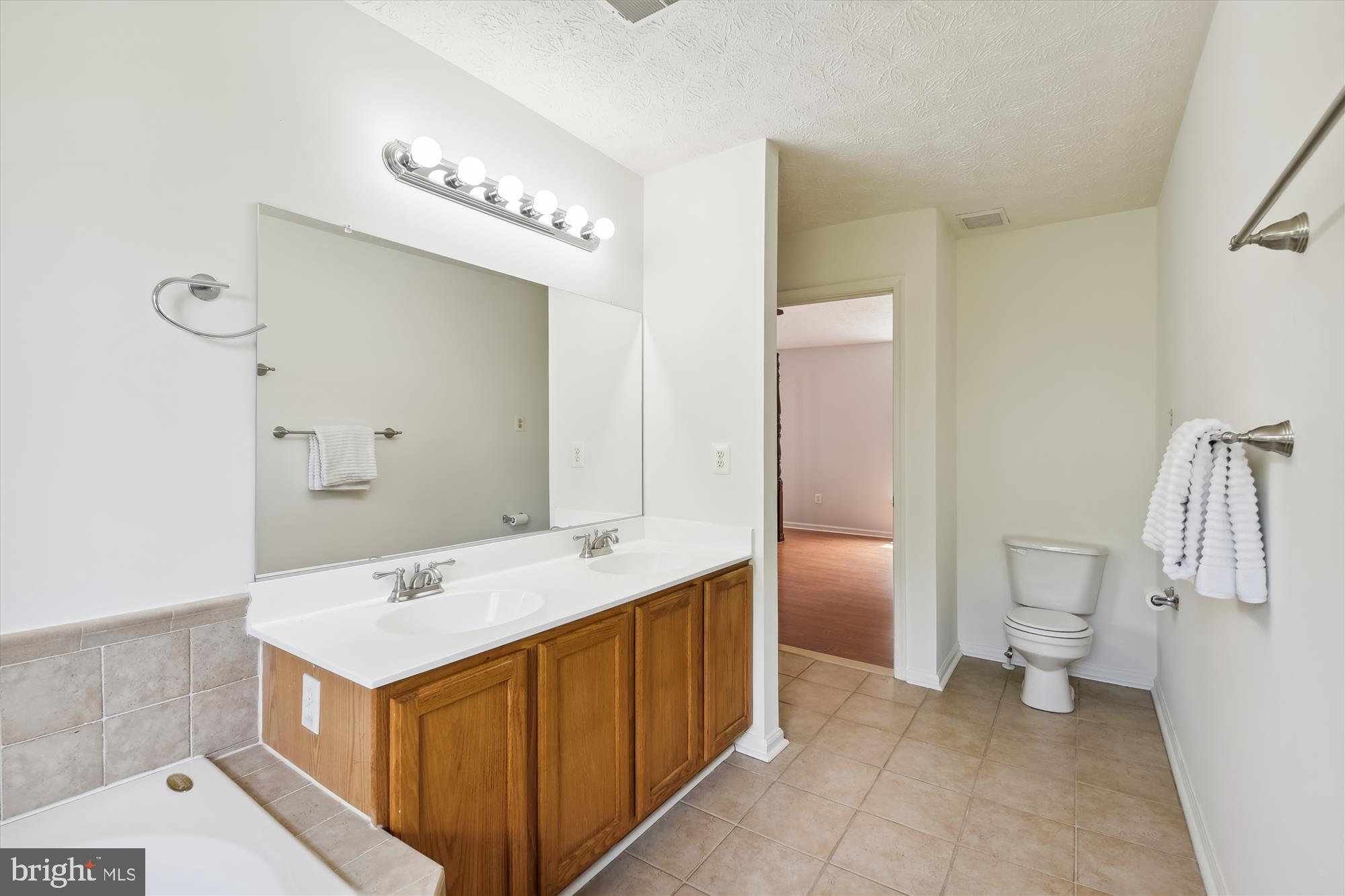 WILLIAMS KNOLL - Residential