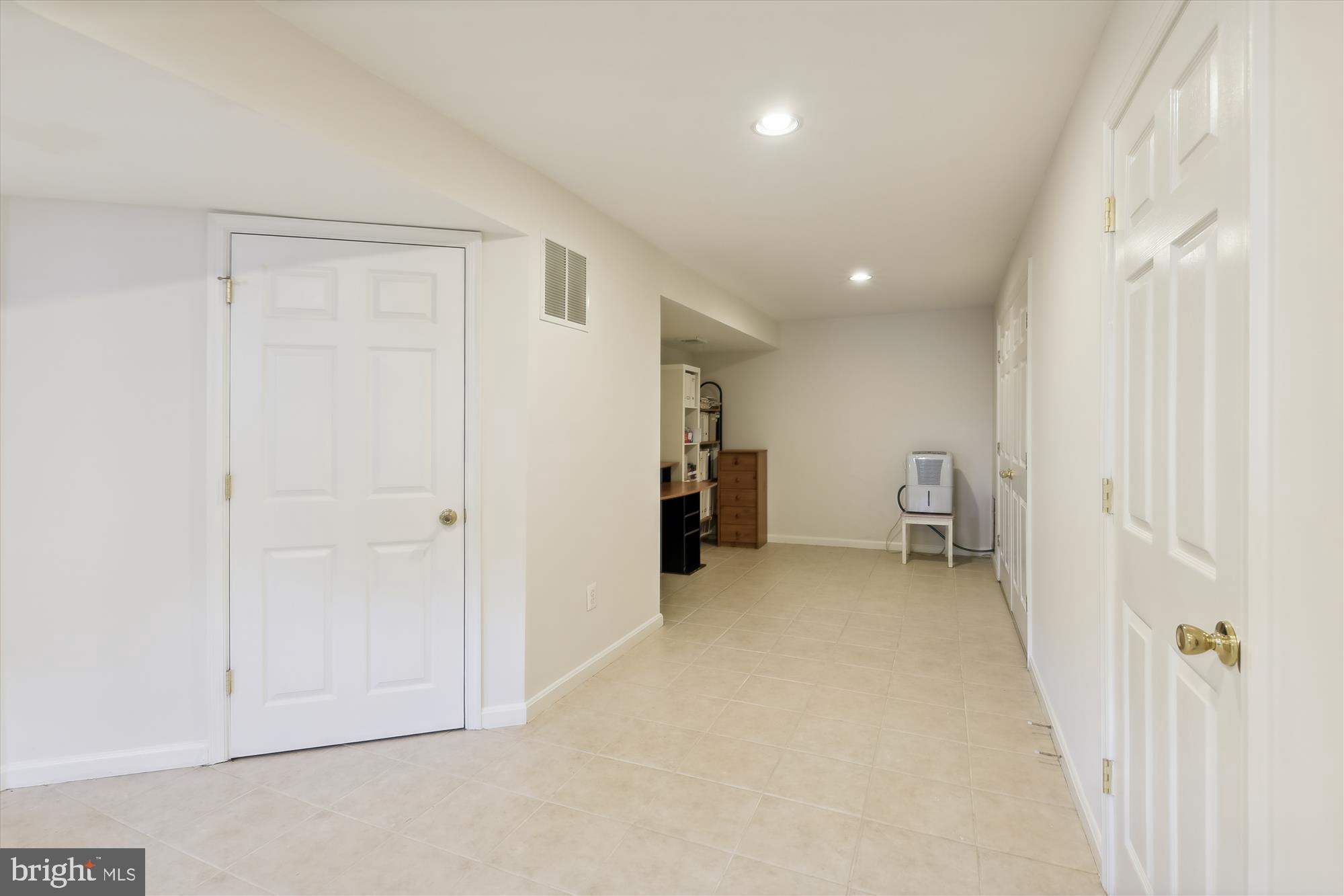 WILLIAMS KNOLL - Residential