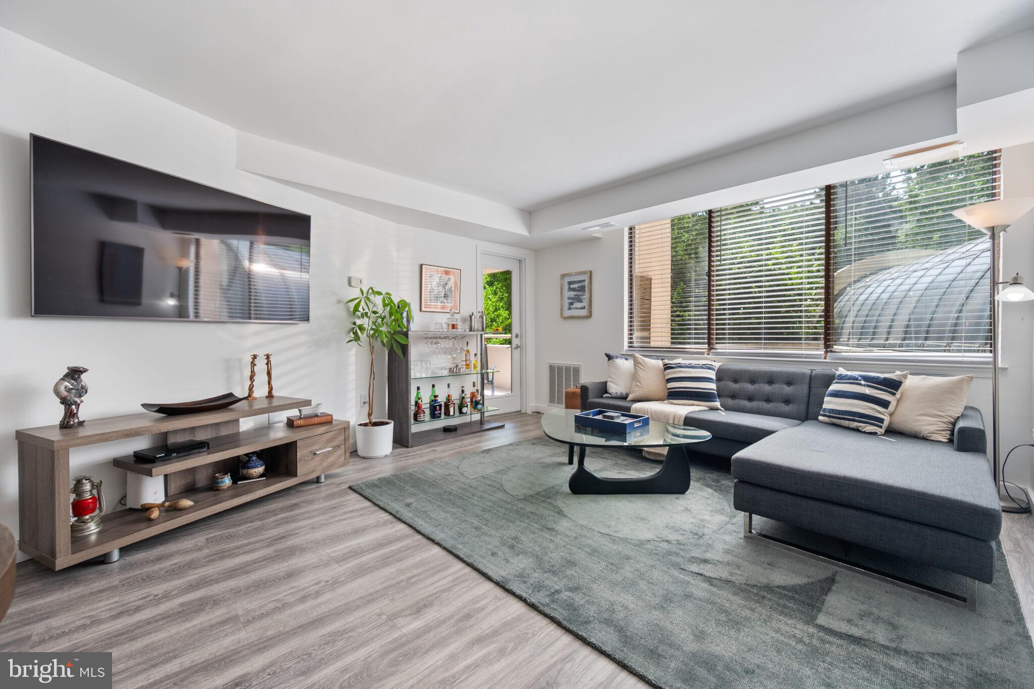 10101 GROSVENOR PLACE 301