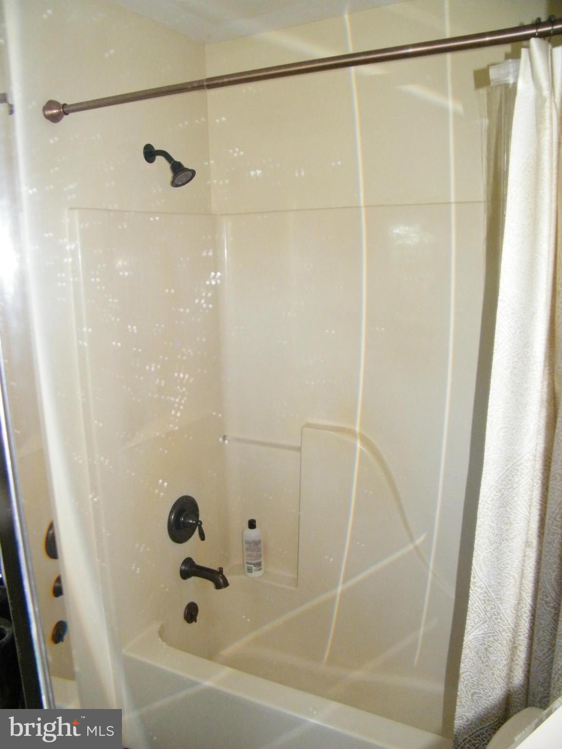 AVALON SHORES - Residential Lease