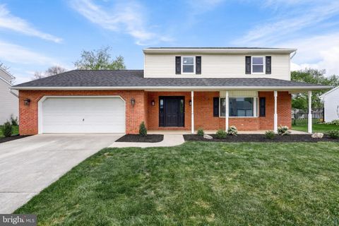 Photo of 18 Bourbon Red Dr, MECHANICSBURG, PA 17050 (MLS # PACB2052954)