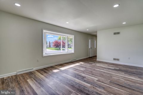 Tiny photo for 18 Bourbon Red Dr, MECHANICSBURG, PA 17050 (MLS # PACB2052954)