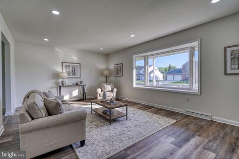 Tiny photo for 18 Bourbon Red Dr, MECHANICSBURG, PA 17050 (MLS # PACB2052954)