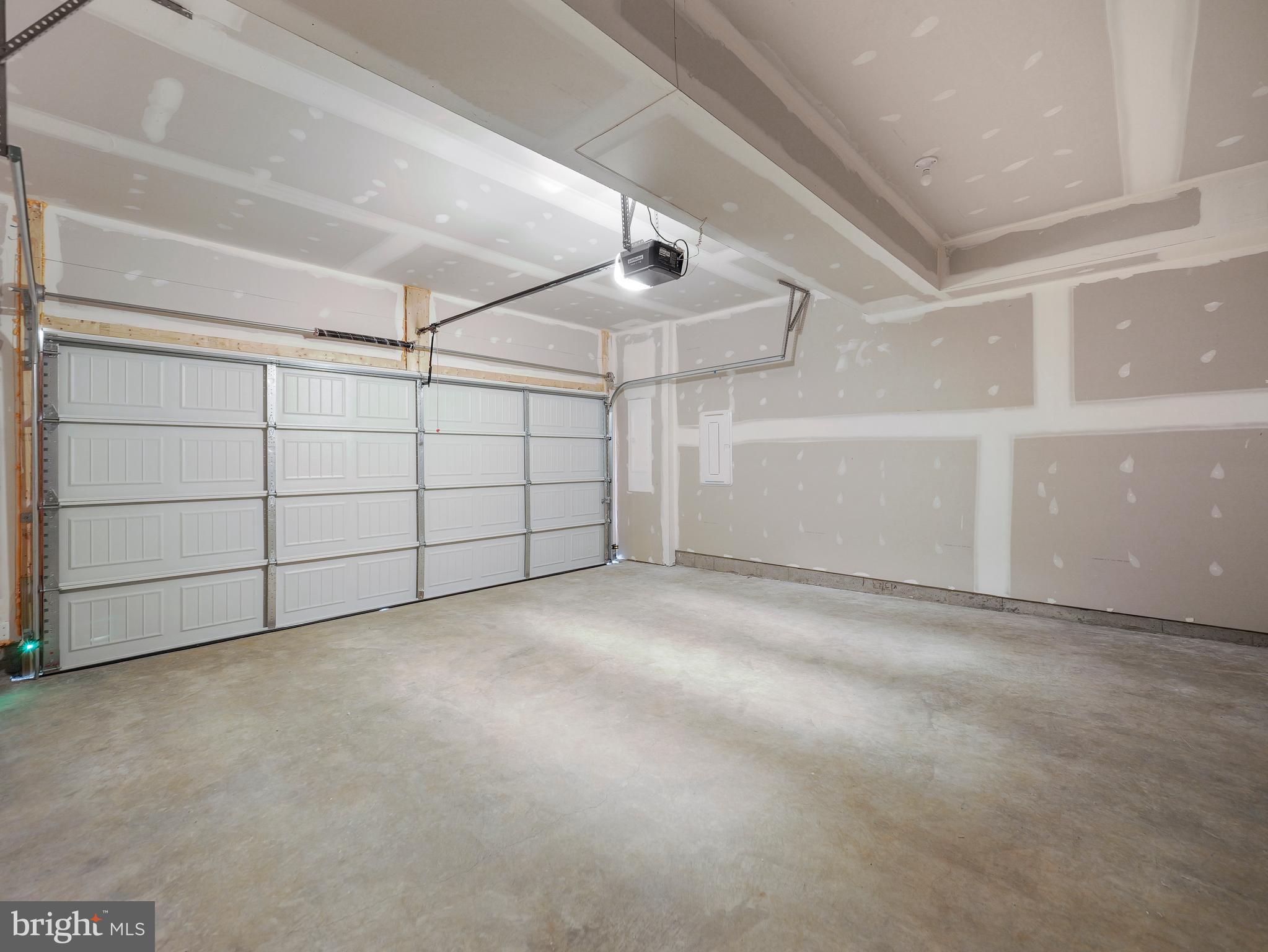 OVERLOOK AT RIVERSIDE TOWNHOMES - Residential Lease