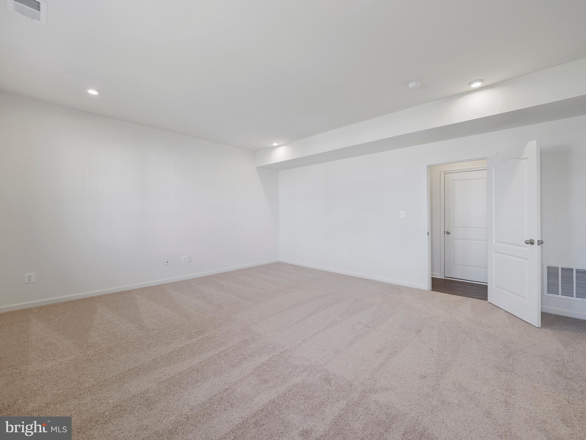 OVERLOOK AT RIVERSIDE TOWNHOMES - Residential Lease