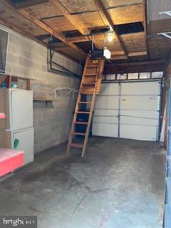 VILLAGE SHIRES - Residential Lease