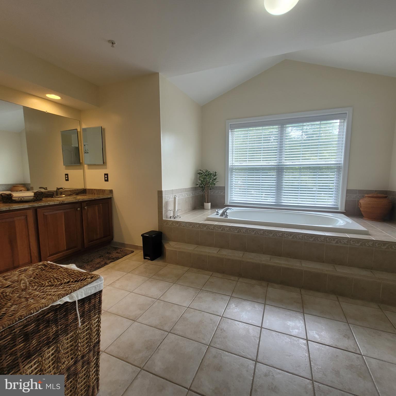 CHESTNUT OAKS - Residential