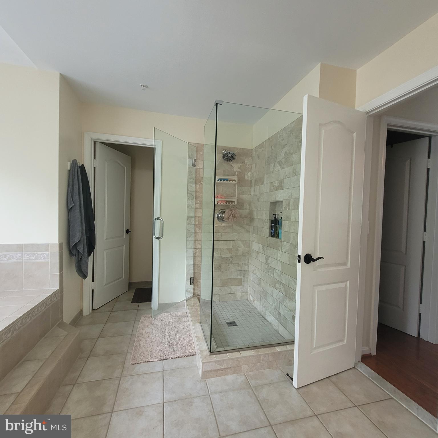 CHESTNUT OAKS - Residential