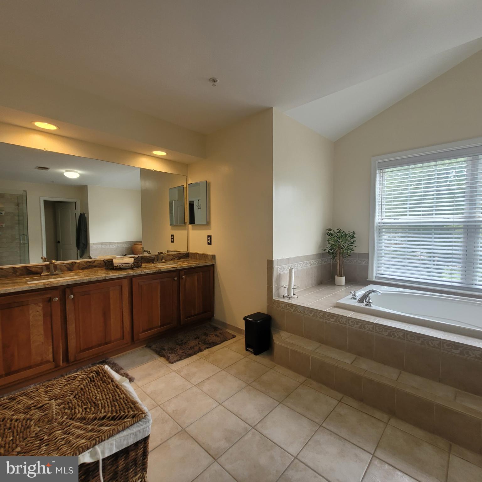 CHESTNUT OAKS - Residential