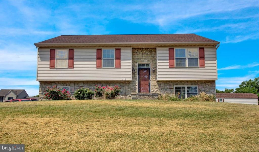 Photo of 20 Rock Ridge Ave, Paradise, PA 17562 (MLS # PALA2052040)