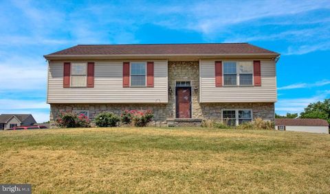 Photo of 20 Rock Ridge Ave, Paradise, PA 17562 (MLS # PALA2052040)