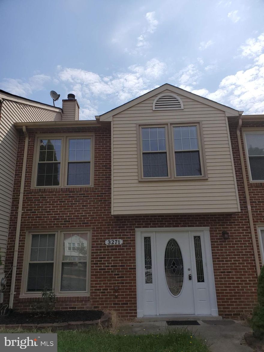 Beautiful 2bd 2ba (Master Suites) 2 level Town home. Updated kitchen, bath, hardwood flooring, lighting and more. (Section 8 accepted, No cats, 2 year leases required, Credit score of 575 required, $4125 monthly income required)