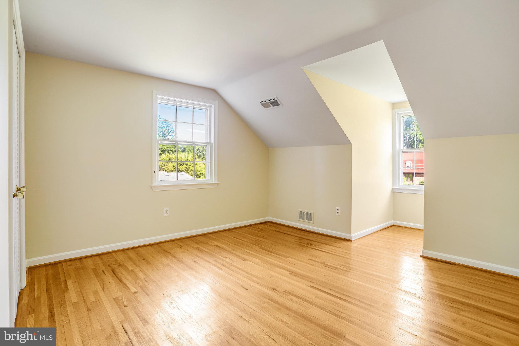 SHERWOOD FOREST MANOR - Residential