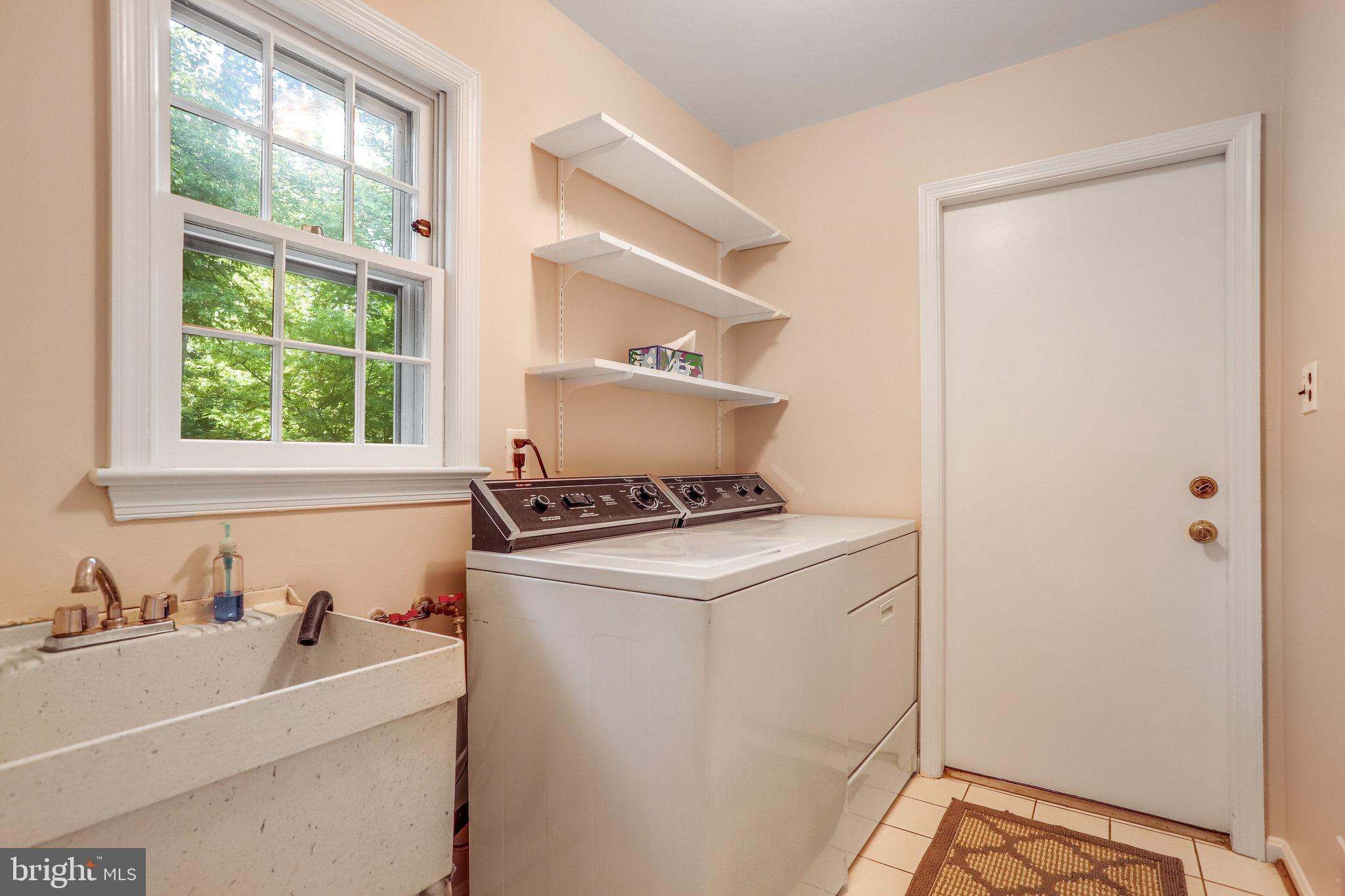 SHERWOOD FOREST MANOR - Residential