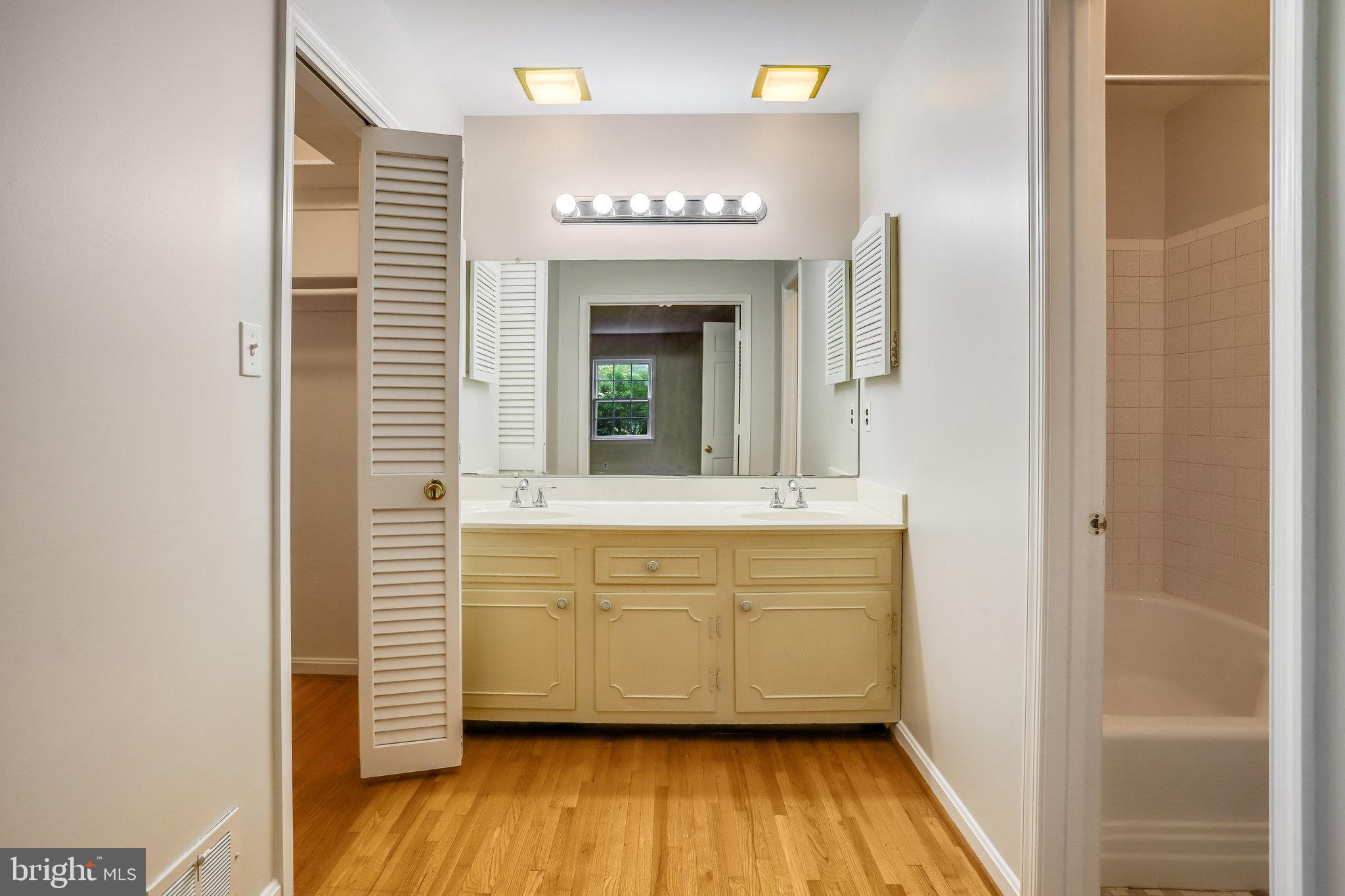 SHERWOOD FOREST MANOR - Residential