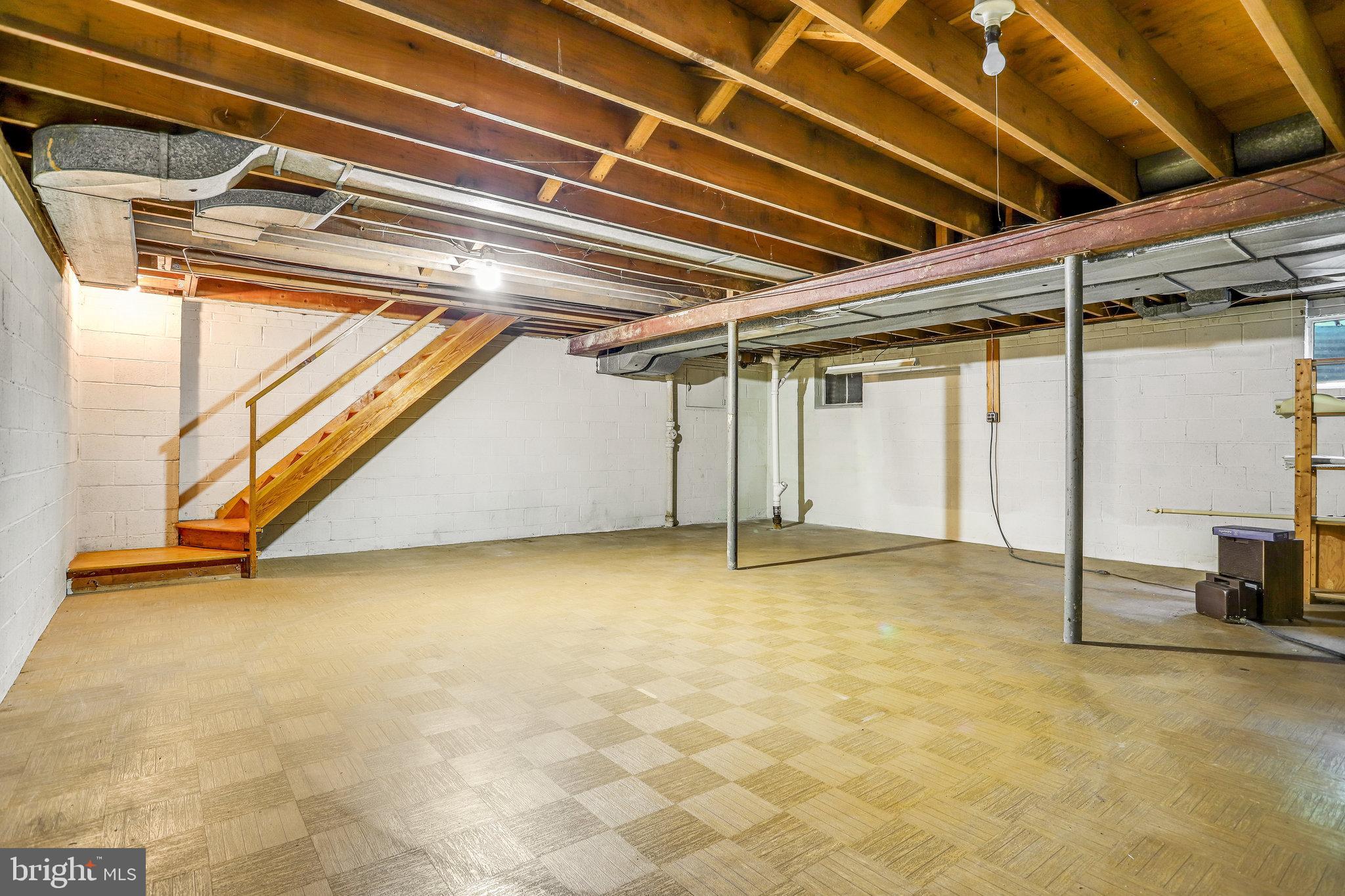 SHERWOOD FOREST MANOR - Residential