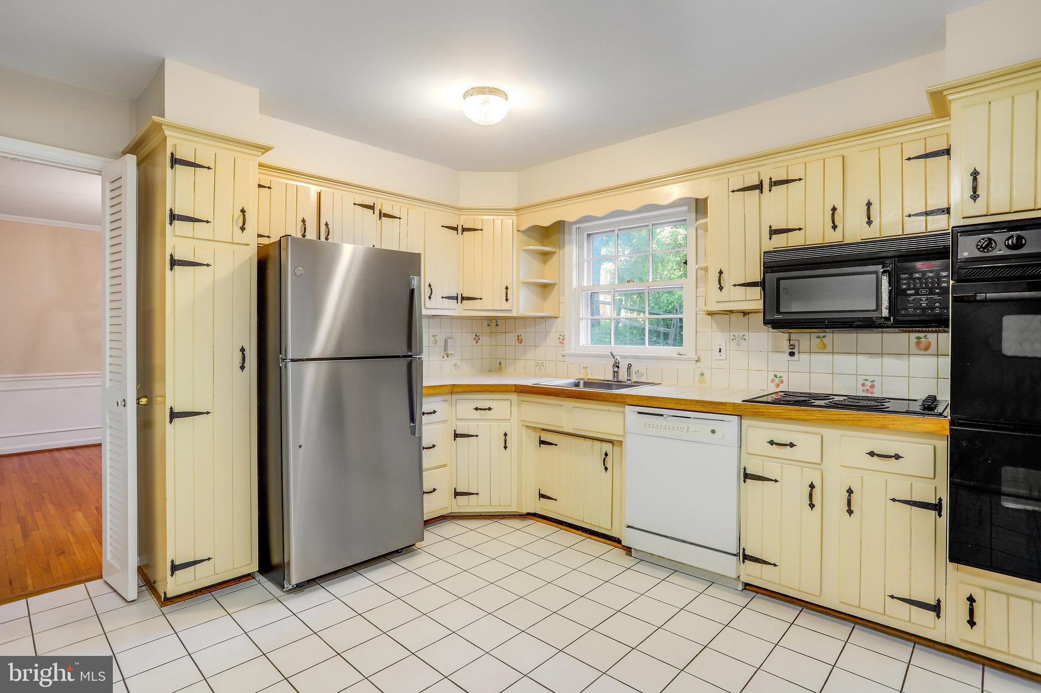 SHERWOOD FOREST MANOR - Residential