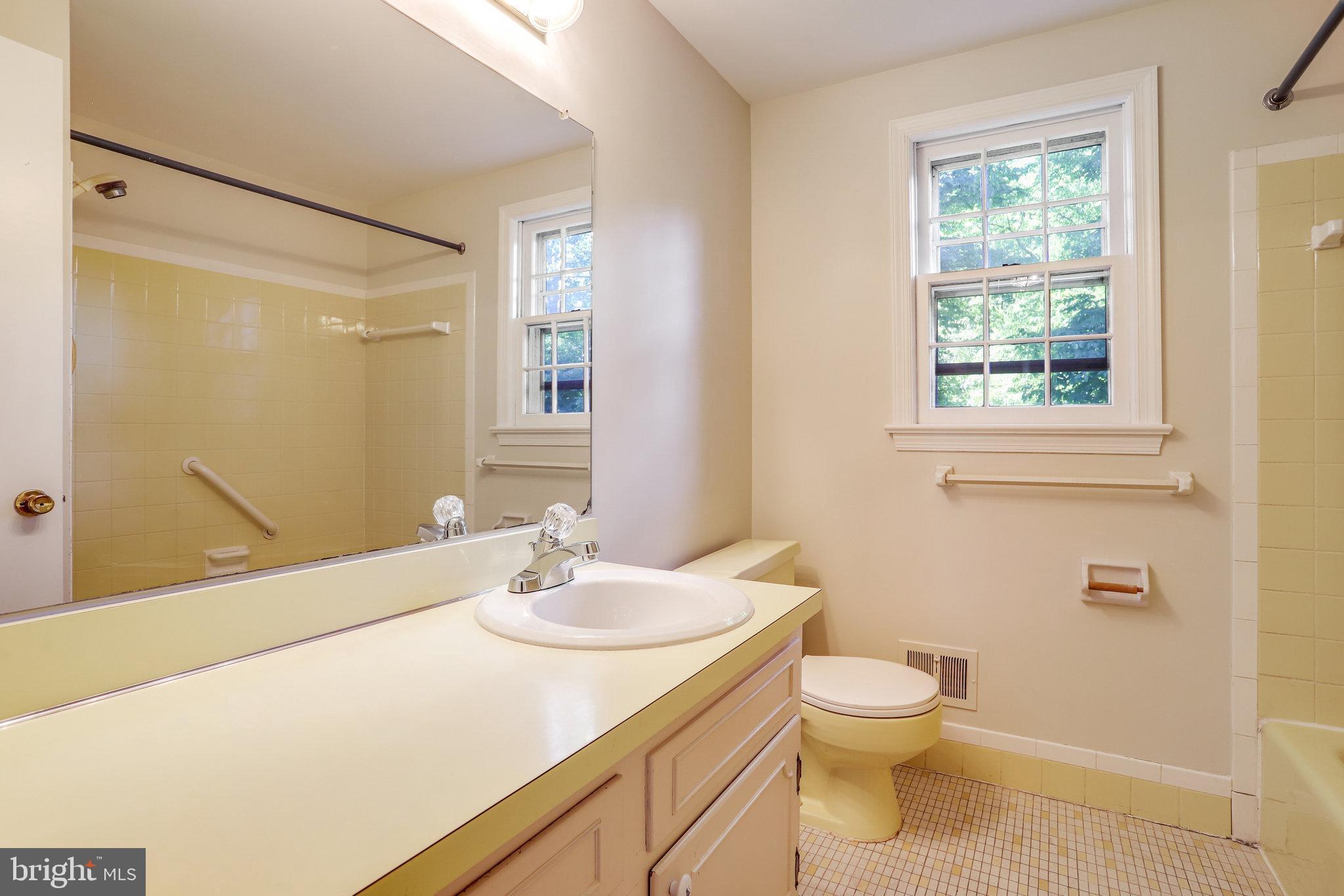 SHERWOOD FOREST MANOR - Residential