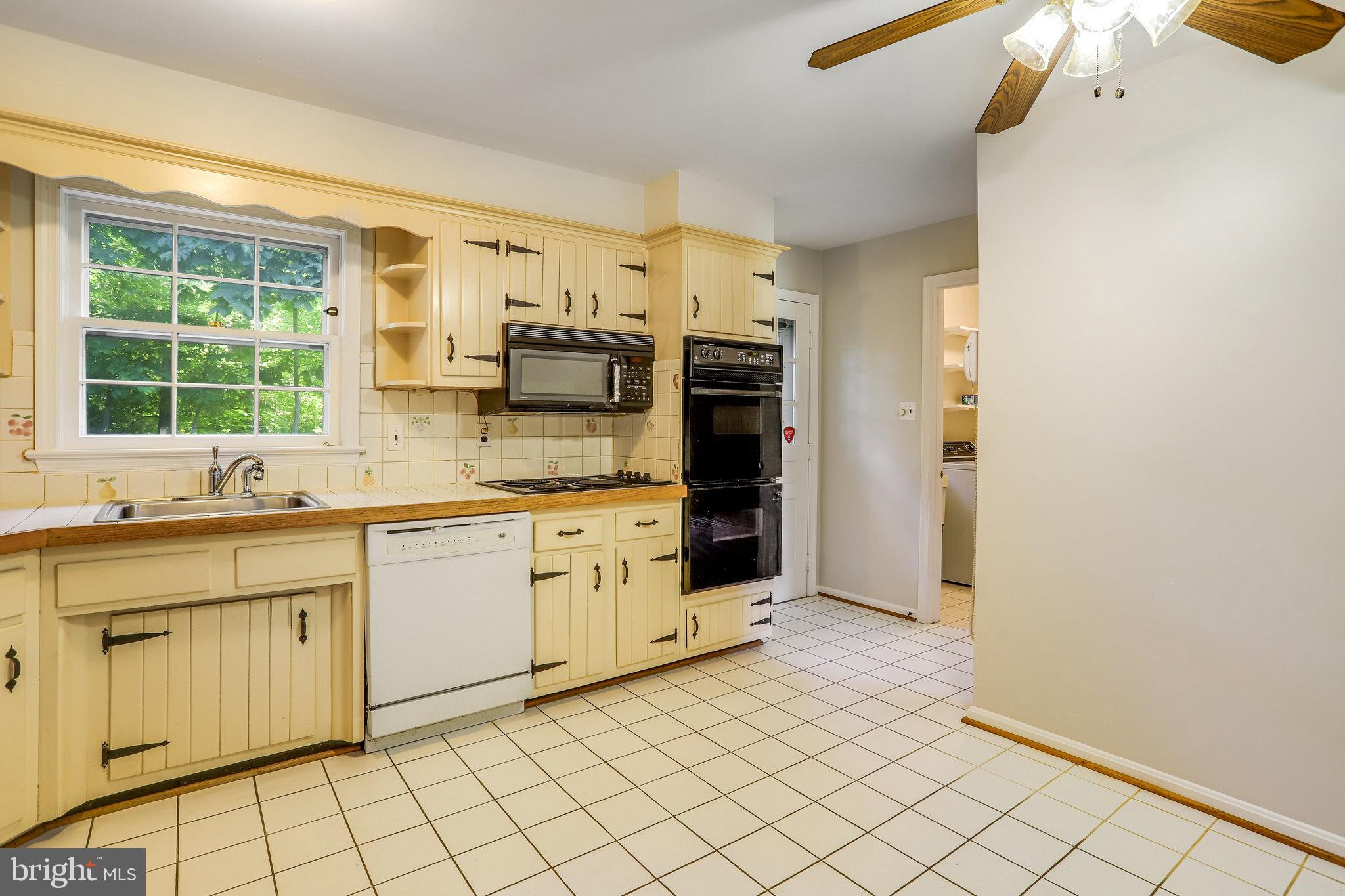 SHERWOOD FOREST MANOR - Residential