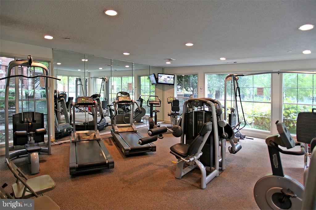 FOUNTAINS AT MCLEAN - Residential Lease