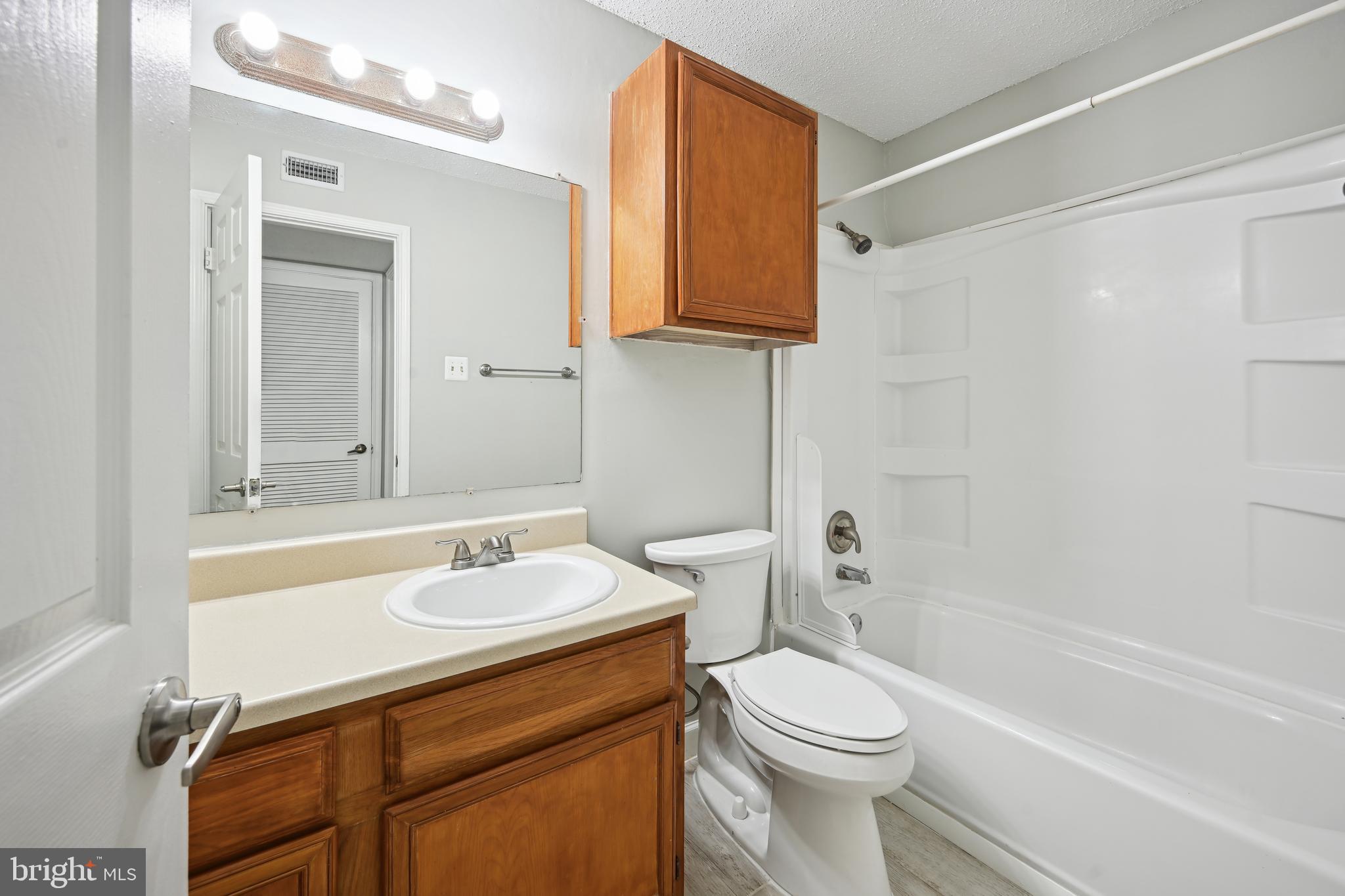 FOUNTAINS AT MCLEAN - Residential Lease