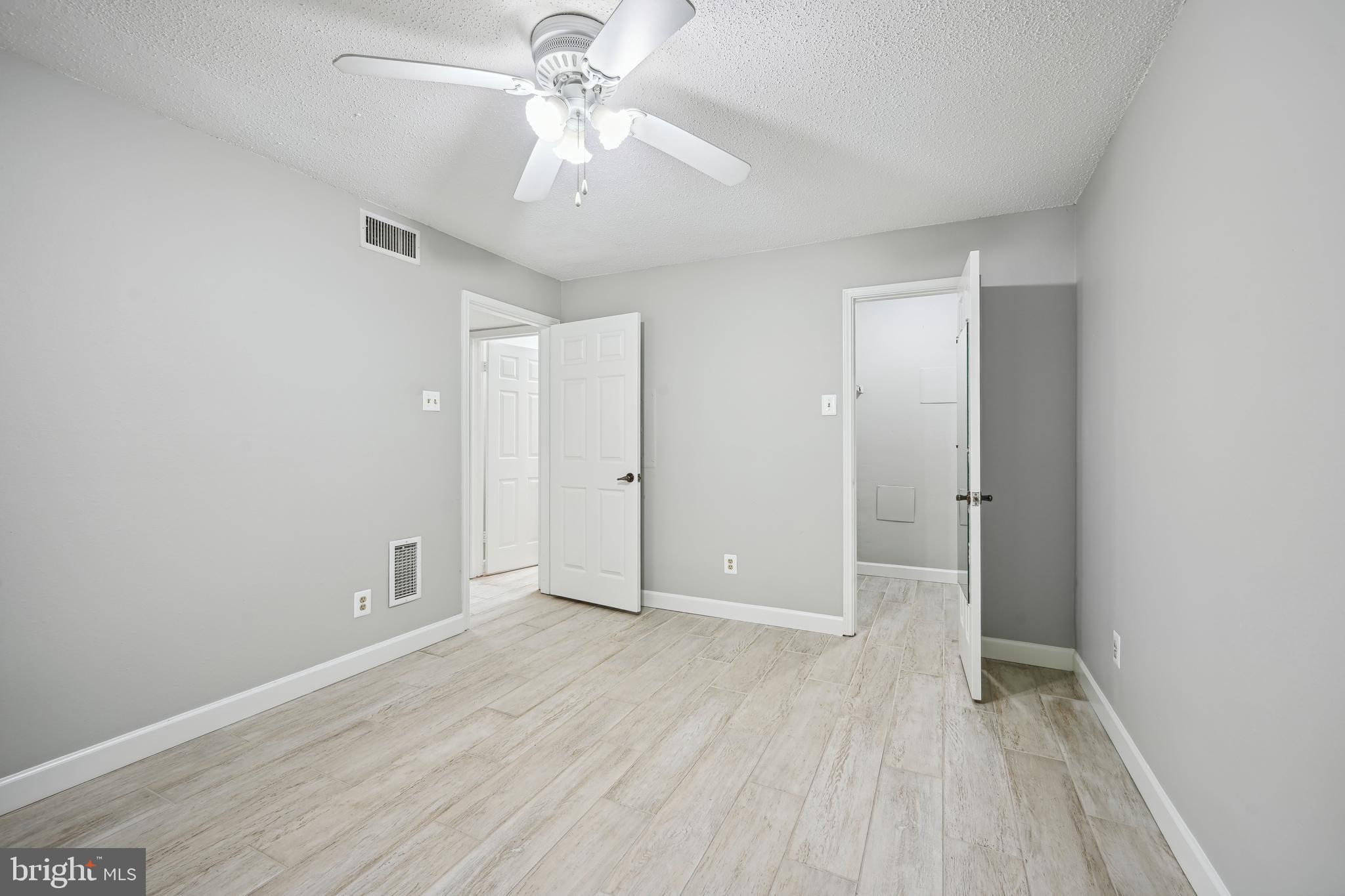 FOUNTAINS AT MCLEAN - Residential Lease